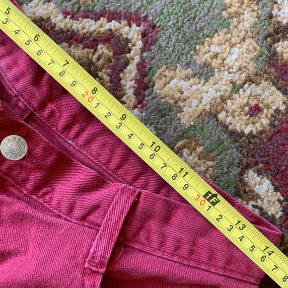 High-Waisted Shorts - Picture 4 of 6